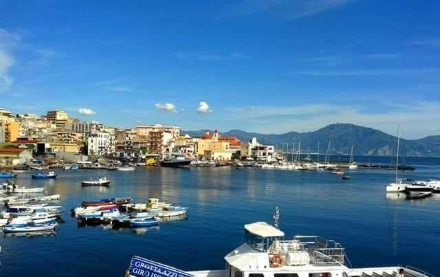 Bed and Breakfast La Via Del Mare Torre del Greco Exterior foto